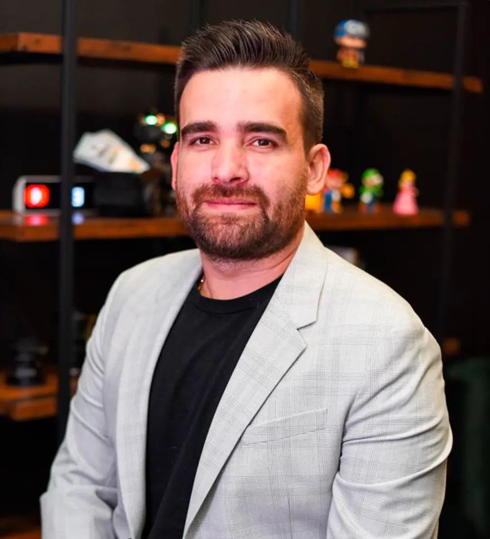 Portrait of Roger Aguiar